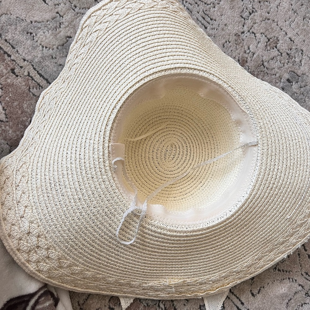 Beach hat - Picture 3 of 3